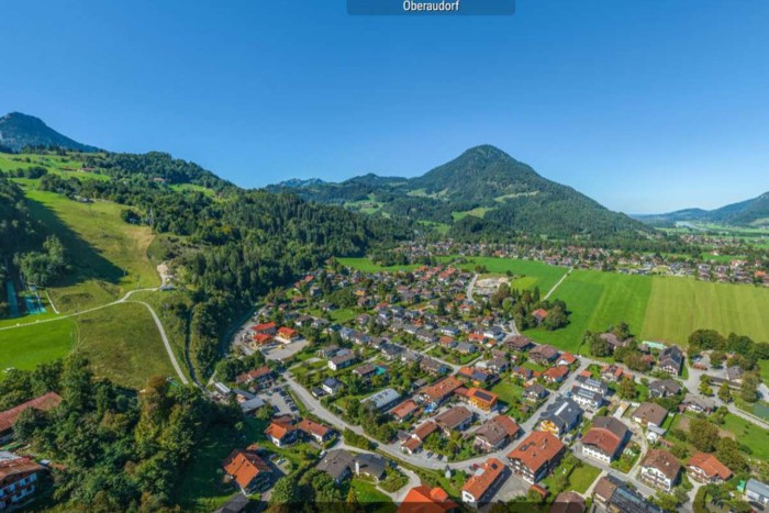 Luftaufnahme Oberaudorf mit Erlebnisberg Hocheck und Blick in das Inntal