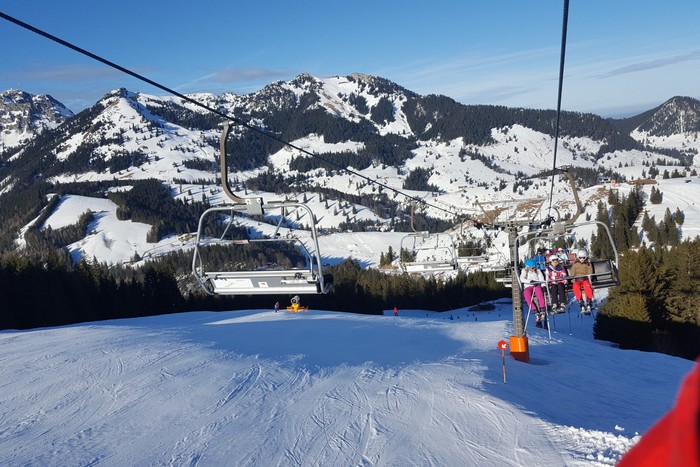 sudelfeld-bergbahn-lift-sessel-skifahren-piste-wintersport.jpg