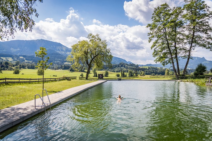 schwimmen-naturbad-samerberger-filze-(c)chiemsee-alpenland-tourismus.jpg