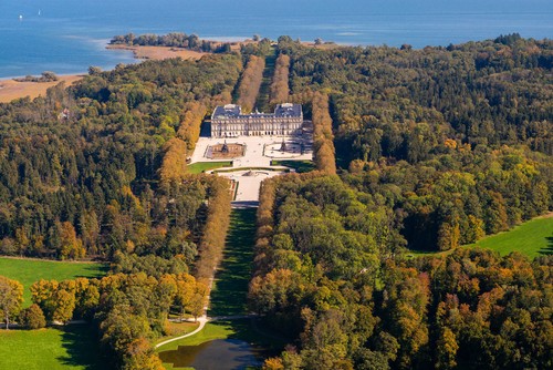 Schloss Herrenchiemsee im Herbst Luftbild