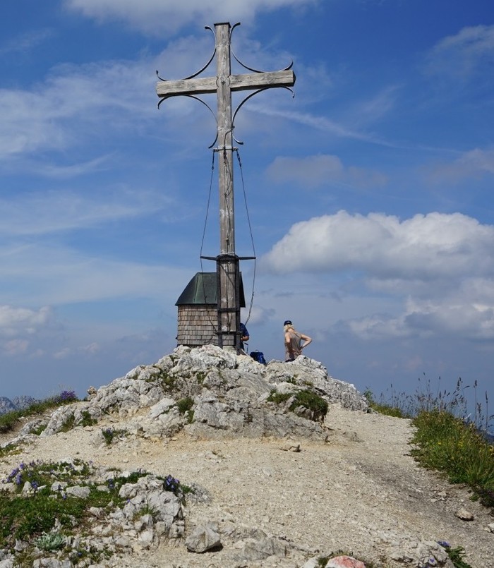 Gipfelkreuz-Geigelstein nach Norden-822x945.jpg