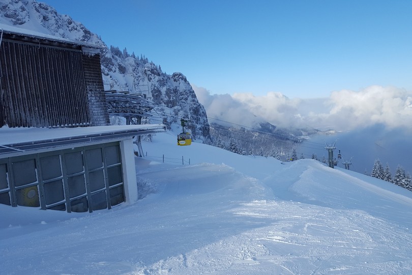 kampenwand-gondel-bergstation-winter-seilbahn.jpg