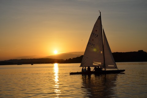 segeln-sunset-sailing-chiemsee(c) Chiemsee Yacht Heistracher.jpg